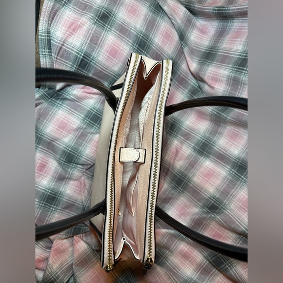 XL GUC Kate Spade handbag. Pink and Black. Perfect for spring. - Picture 3 of 9